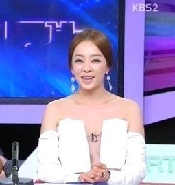 박은영(아나운서)
박 아나운서는 22일 방송된 KBS2 ‘연예가중계’에서 어깨가 시원하게 드러나는 파격적인 의상을 입었다.