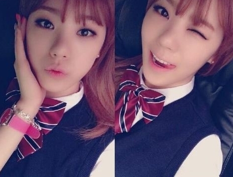 리지(가수/애프터스쿨)
리지는 지난 20일 자신의 트위터에 “저번에 촬영 때 교복입고 찍은 거예요. 옛날 사진 보니 생각나서. 안 그렇게 생겼었는데” 글과 함께 사진을 공개했다.