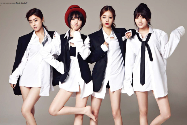 유라(좌부터/김아영/가수/걸스데이),민아(방민아/가수/걸스데이),혜리(이혜리/가수/탤런트/걸스데이),소진(박소진/가수/걸스데이)
걸그룹 걸스데이가 3개월 만에 신곡 ‘여자 대통령’의 음원과 뮤직비디오를 발표한다.