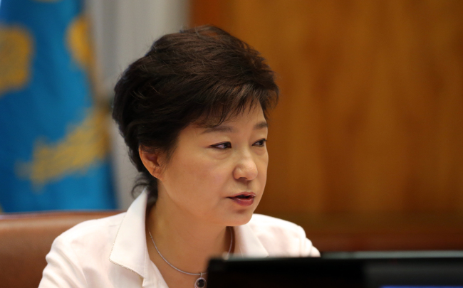 박근혜(대통령)
박근혜 대통령이 24일 오전 청와대에서 열린 수석비서관회의를 주재하며 현안에 대해 말하고 있다. (연합뉴스)