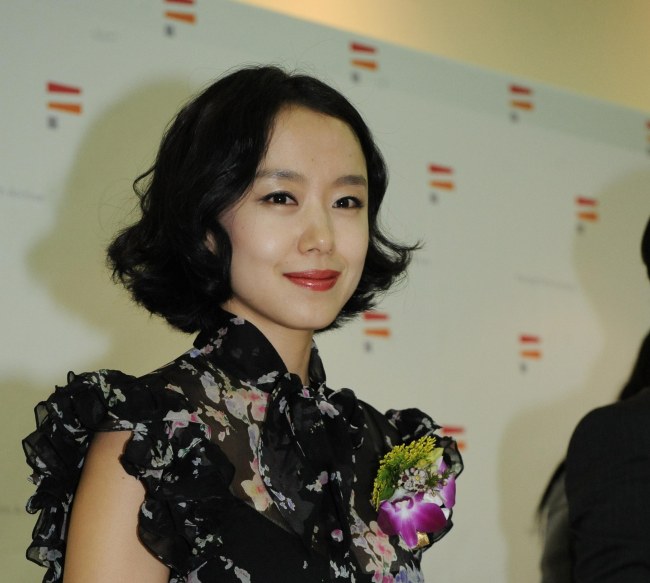 전도연(영화배우)
Korean film stars Lee Byung-hun and Jeon Do-yeon will appear in a historical drama that will mark their first onscreen appearance together in 14 years, it was reported Monday.