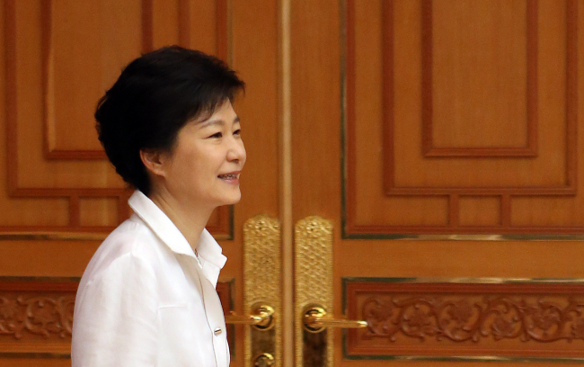 박근혜(대통령)
박근혜 대통령이 중국 국빈방문기간 중, 중국어로 연설할 계획이라는 소식이 전해지자 중국에서는 벌써 고조된 관심과 긍정적인 반응을 보이고 있다.