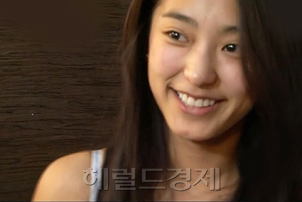 보라(윤보라/가수/씨스타)
최근 한 온라인 커뮤니티에는 ‘씨스타 보라의 진짜 민낯’ 이라는 제목으로 한 장이 사진이 공개됐다.