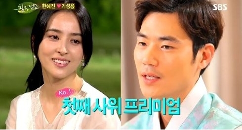 한혜진(좌부터/탤런트/영화배우),김강우(탤런트/영화배우)
지난 24일 방송된 SBS 예능프로그램 ‘힐링캠프-기쁘지 아니한가’에서는 MC한혜진이 특집 게스트로 초대돼 결혼을 앞둔 기성용과의 연애스토리를 밝혔다.