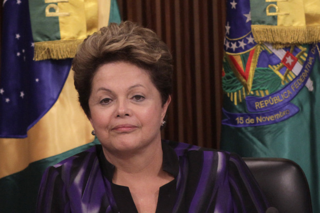 Brazil’s President Dilma Rousseff attends a meeting with governors and mayors representing Brazil’s 26 states and its federal district, to discuss the wave of protests at the Presidential Palace in Brasilia on Monday.   AP-Yonhap News