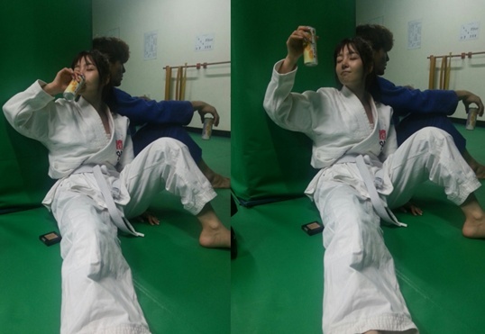 남규리(영화배우/가수)
배우 남규리는 JTBC 월화드라마 ‘무정도시’에서 복수를 위해 마약 조직에 잠입하는 언더커버 경찰 수민 역을 맡아 열연 중이다. 이와 관련 소속사 나무엑터스는 공식 트위터를 통해 드라마 촬영 중 휴식을 취하는 남규리 모습을 공개했다.