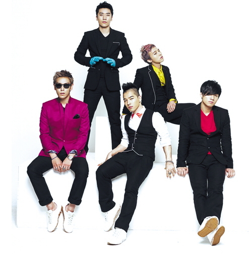 탑(좌부터/최승현/가수/영화배우/빅뱅),승리(이승현/가수/영화배우/빅뱅),태양(동영배/가수/빅뱅),지드래곤(권지용/가수/음악PD/빅뱅),대성(강대성/가수/뮤지컬배우/빅뱅)
The K-pop idols Big Bang and 2PM took home awards at the annual MTV Video Music Awards Japan, which was held on Saturday at Makuhari Messe in Chiba, Japan.