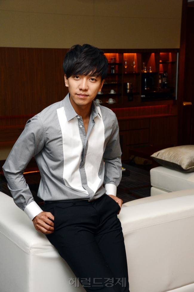 이승기 .<br />정희조 기자/checho@heraldcorp.com 130625
이승기 .
정희조 기자/checho@heraldcorp.com 130625
이승기 .
정희조 기자/checho@heraldcorp.com 130625
