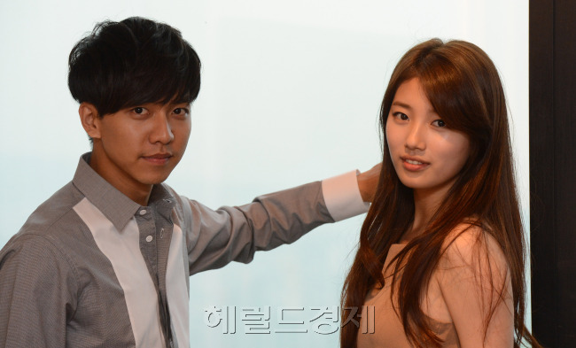 이승기 수지.<br />정희조 기자/checho@heraldcorp.com 130625
이승기 수지.
정희조 기자/checho@heraldcorp.com 130625
이승기 수지.
정희조 기자/checho@heraldcorp.com 130625
원조 ‘국민 남동생’, 영원한 ‘국민 첫사랑’이라는 수식어는 내려놨다. MBC ‘구가의 서’를 마치며 훌쩍 성장한 이승기와 수지는 다시 “갈 길이 멀다”며 새로운 내일을 준비하고 있다.  사진=정희조 기자/checho@heraldcorp.com