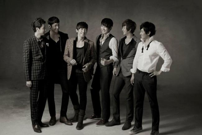 앤디(좌부터/이선호/가수/신화),에릭(문정혁/탤런트/가수/신화),이민우(가수/영화배우/신화),전진(박충재/가수/신화),신혜성(정필교/가수/신화),김동완(가수/탤런트/신화)
“2013 Ansan Valley Rock Festival”: As Korea’s biggest rock festival, the Valley Rock Festival presents one of the best line-ups of big musicians from Korea and abroad such as this year’s headliners The Cure, NiN, Skrillex, the Foals, the XX, My Bloody Valentine, Idiotape, Peppertones and many others. This year’s festival has moved from Jisan Resort to the Daebu Sea Breeze Theme Park.