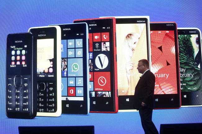 Stephen Elop, CEO of Nokia Oyj, stands in front of a projection screen of the latest Nokia range of smartphones during a news conference at the Mobile World Congress in Barcelona on Feb. 25.    Bloomberg