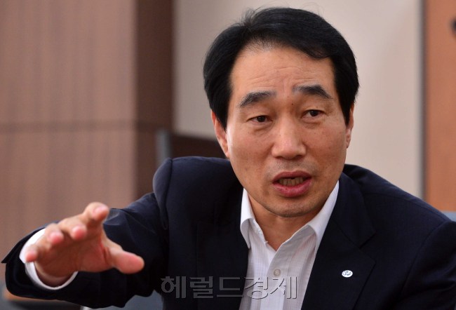 최흥집(기업인/전공무원/강원랜드대표이사)
2일로 취임 2주년을 맞는 최흥집 강원랜드 사장은 지난달 26일 서울 마포사무소에서 헤럴드경제와 만나 이같이 밝혔다.