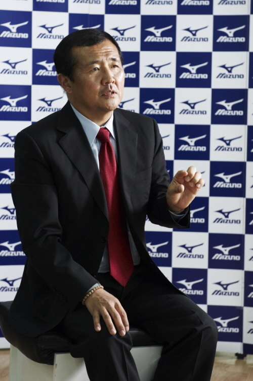 김창범(기업인/한화L&C대표이사)
Sporting goods maker Mizuno Corp. kicked off its Korean operation in Seoul last week, the Tokyo-based company announced Monday.