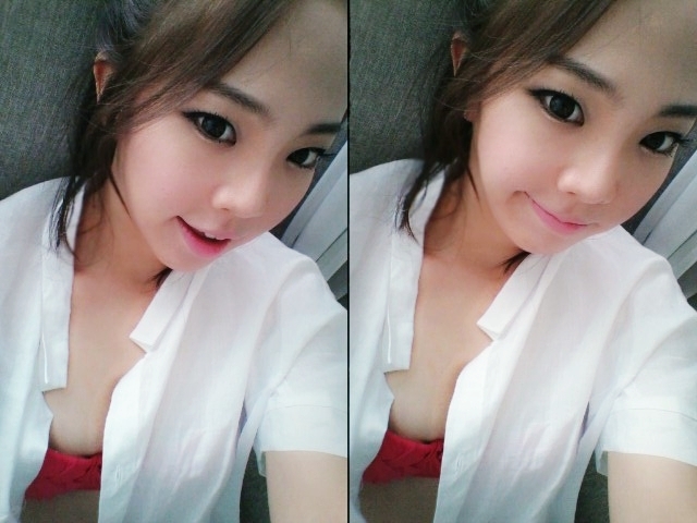 라라(가수/비키니)
걸그룹비키니 라라가 자신의 페이스북를 통해 빨간색 속옷노출 셀카 사진을 공개해 화제다.