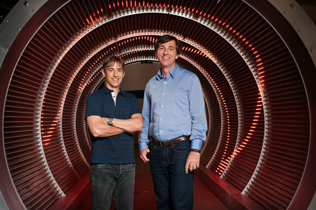 Zynga’s new CEO Don Mattrick (right) and Zynga’s founding CEO Mark Pincus.   AP-Yonhap News