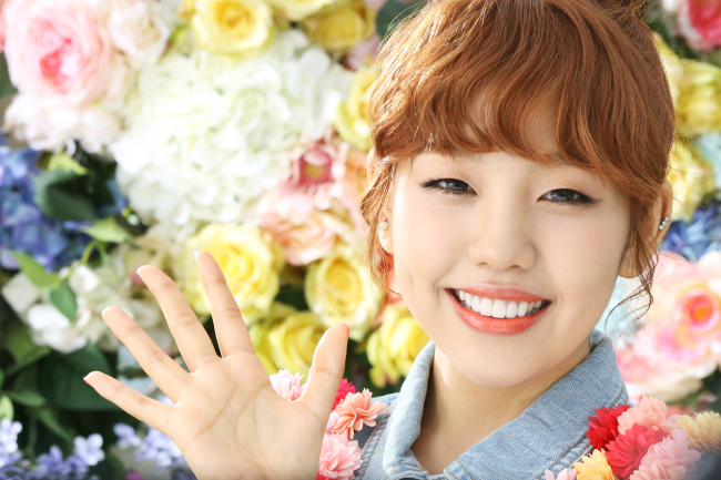 백아연(가수)
가수 백아연이 태국에서 열리는 한국문화원 개원행사에서 축하 무대를 갖는다.