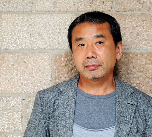 무라카미하루키(MurakamiHaruki/소설가)
하루키의 신작소설 ‘색채가 없는 다자키 쓰쿠루와 그가 순례를 떠난 해’의 반응이 뜨겁다. 서점마다 발매와 동시에 수천부씩 판매되며 모처럼 활기가 돌고 있다.