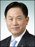 서진원(금융인/신한은행은행장)
신한은행은 2일 경기도 기흥 소재 신한은행 연수원에서 부서장 배우자를 초청해 강연행사를 가졌다고 밝혔다.