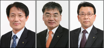 남기혁(좌부터/기업인/대우건설),이준하(기업인/대우건설),옥동민(기업인/대우건설본부장/전무)
대우건설은 오는 15일 박영식 신임 사장의 취임에 앞서 대대적인 조직개편과 인적 쇄신을 단행한다고 2일 밝혔다. 우선 대우건설은 회사전체를 플랜트, 인프라, 빌딩, 재무관리, 기획외주 등 5개 부문으로 개편해 부문장의 책임과 권한을 확대했다.