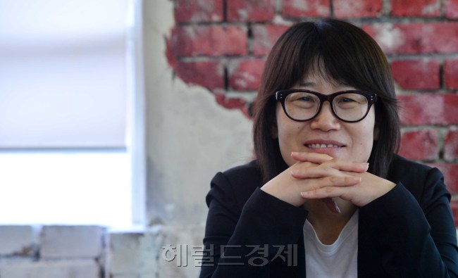 신수원 감독 인터뷰.<br />이상섭 기자. babtong@heraldcorp.com 2013.07.02
신수원 감독 인터뷰.
이상섭 기자. babtong@heraldcorp.com 2013.07.02
신수원 감독 인터뷰.
이상섭 기자. babtong@heraldcorp.com 2013.07.02