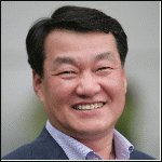 박중흠(기업인/삼성중공업)
삼성중공업 조선소장 출신인 박중흠<사진> 부사장이 지난 1일자로 삼성엔지니어링 부사장으로 자리를 옮겼다. 박 부사장은 자타공인 조선.해양 전문가다. 그런 그가 삼성엔지니어링으로 자리를 옮긴 배경을 놓고 업계에서는 ‘구원 투수’라는 말이 나오고 있다.