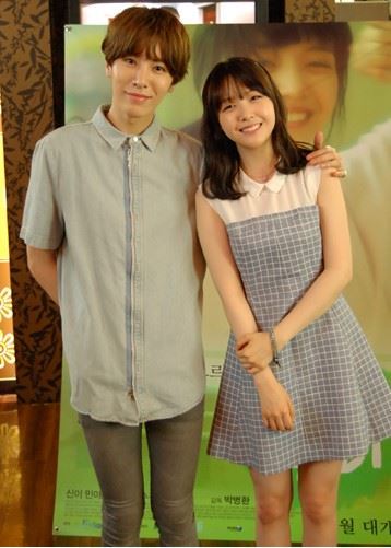 ICON(좌부터/노민우/영화배우/가수),민아(방민아/가수/걸스데이)
최근 한 온라인 게시판에는 노민우와 민아가 함께 찍은 사진이 공개돼 눈길을 끌었다.