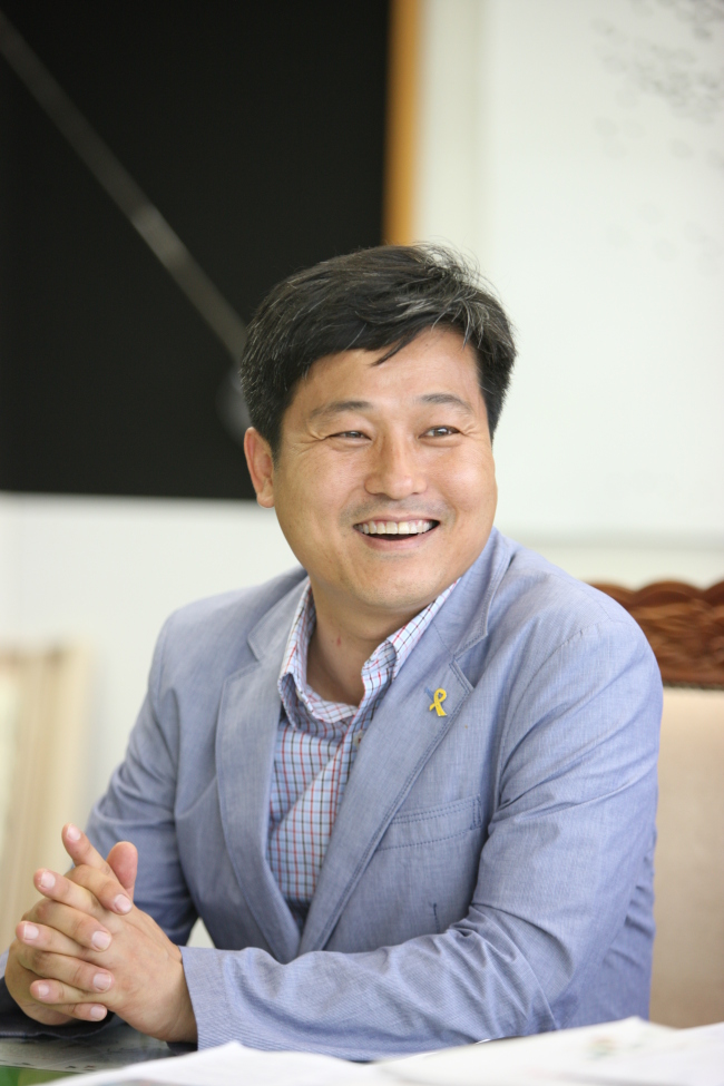김영배(기초단체장/전별정직공무원)
김영배 성북구청장은 남은 1년간의 임기 동안의 최대 목표로 주민 스스로 참여하는 도시를 만들기를 꼽았다.