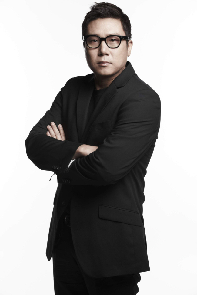 이상민(연예기획자/가수/LSM엔터테인먼트대표)
연예기획사 코엔그룹은 “이상민과 전속 계약을 체결했다”며 “이상민은 솔직 담백한 리얼리티가 대세인 요즘 예능에 꼭 필요한 인재다. 이상민의 성실한 파트너로서 최선을 다하겠다”고 3일 밝혔다.
