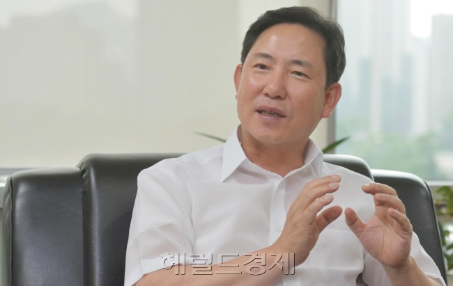 정이만 한화63시티 상근고문<br />김명섭 기자 msiron@heraldcorp.com
정이만 한화63시티 상근고문
김명섭 기자 msiron@heraldcorp.com
정이만 한화63시티 상근고문
김명섭 기자 msiron@heraldcorp.com