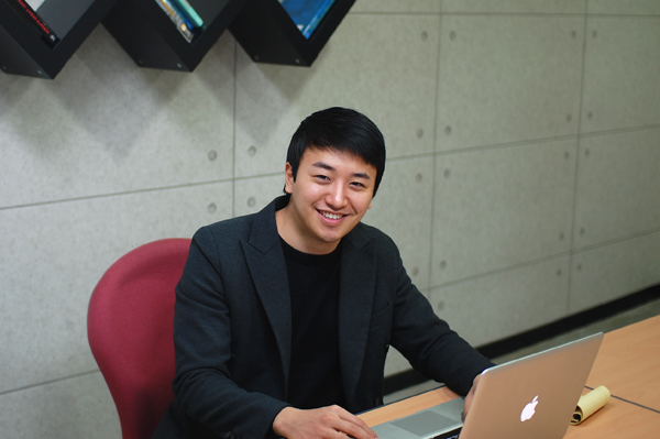 정수환(기업인/앱디스코대표이사)
최근 한 20대의 벤처창업가가 횡재를 만났다. 국내 대기업 회장이 중국진출을 위해 파트너사를 만나고 있던 그를 눈여겨보고 지원 사격에 나선 것. 대기업과의 협업으로 막막하기만 했던 대륙 사업에 속도가 붙었고 이 청년은 올해 4분기 중국 전역에 자신의 서비스를 출시할 수 있게 됐다.