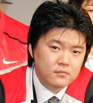 정상헌(농구선수)
전직 프로농구 선수 정상헌 (31)이 아내의 쌍둥이 언니를 살해하고 시신을 유기한 혐의로 긴급체포되었다.
