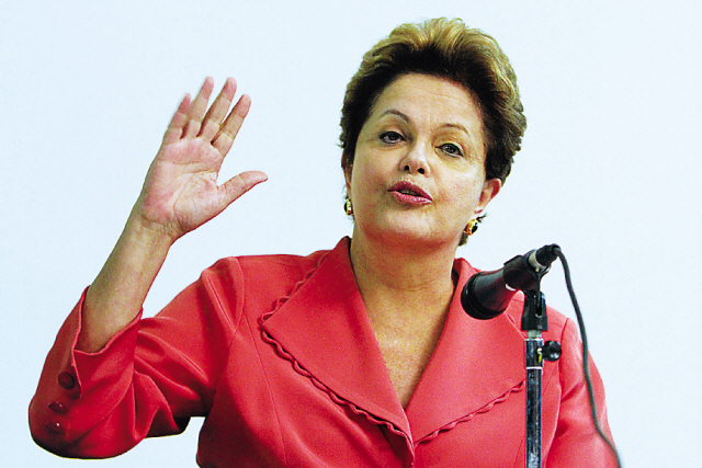 Brazil’s President Dilma Rousseff speaks during a news conference after the ministerial meeting in Brasilia on Monday. (AP-Yonhap News)