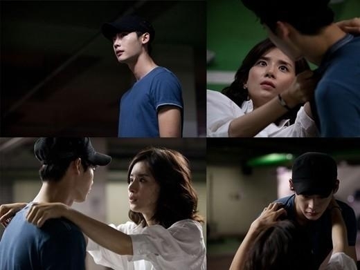 이종석(좌부터/모델/탤런트),이보영(탤런트/영화배우)
3일 SBS 수목드라마 ‘너의 목소리가 들려’ 제작진은 이보영 이종석이 긴박해 보이는 상황에서 서로를 안타깝게 바라보고 있는 ‘이보영 이종석 눈빛 교환’ 스틸을 공개했다.