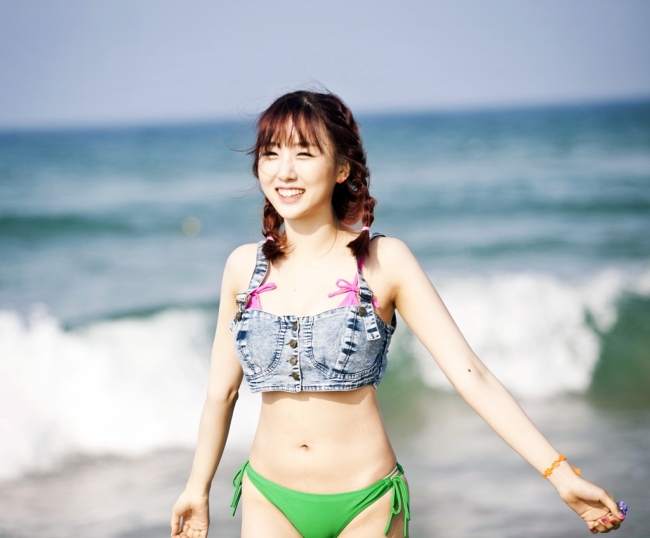 해이(가수/비키니)
걸그룹 비키니 해이가 비키니 차림의 해변가 사진을 페이스북에 공개해 네티즌들의 이목을 집중시키고 있다.