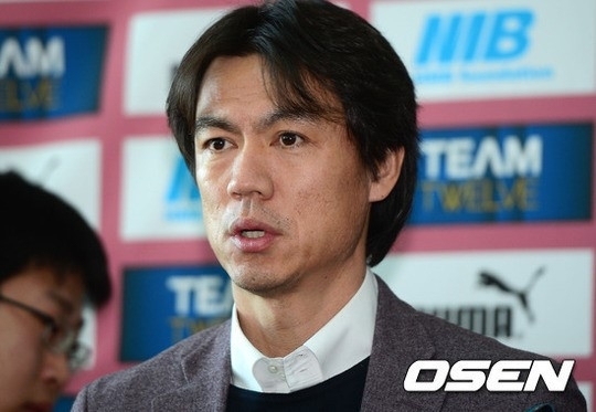 홍명보(축구감독/전축구선수/대한축구협회이사)
홍명보(44) 축구 대표팀 감독이 대표팀의 소셜네티워크서비스(SNS)을 제한하겠다는 의지를 보였다.