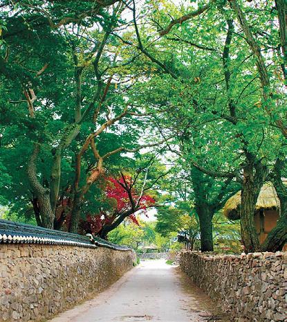 The entrance to Oeam Village (Korea Rural Community Corp.)