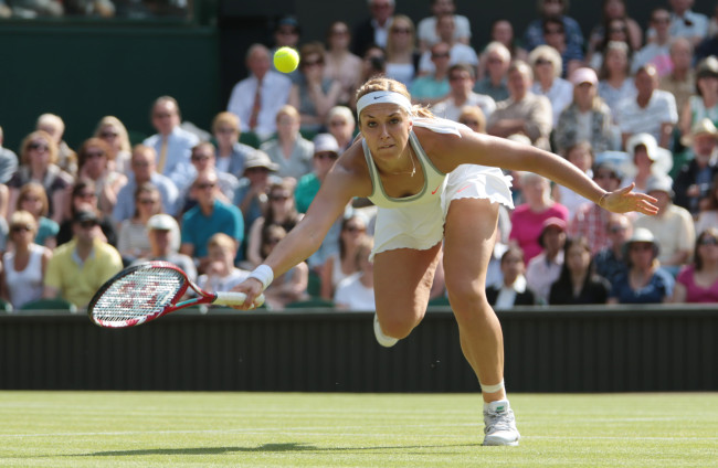 Sabine Lisicki plays a return to Agnieszka Radwanska during the women’s singles semifinal match at Wimbledon in London on Thursday.   UPI-Yonhap News