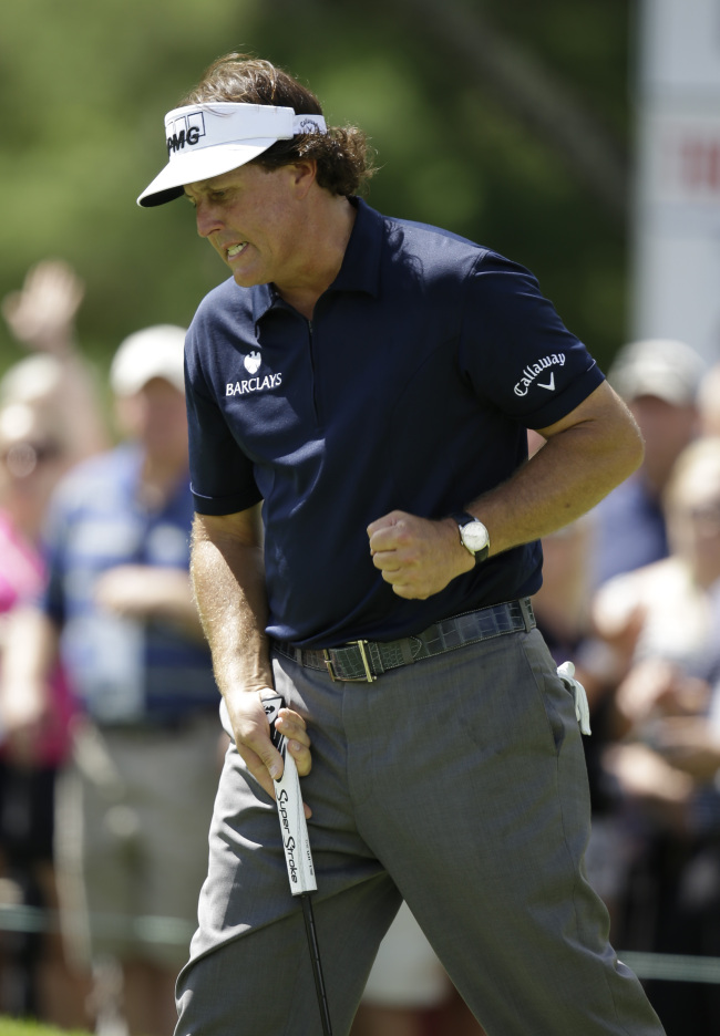 필미켈슨(PhilMickelson/골퍼)
Phil Mickelson pumps his fist after putting a birdie on the 10th during the first round of the Greenbrier Classic in White Sulphur Springs, West Virginia, Thursday.   AP-Yonhap News