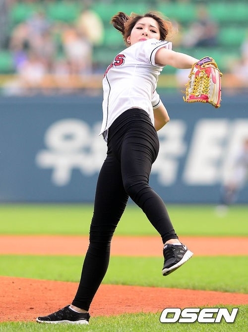 신수지(전체조선수/세마스포츠마케팅)
전 국가대표 리듬체조 선수 신수지(22)가 백일루션 시구를 선보여 화제를 모으고 있다.