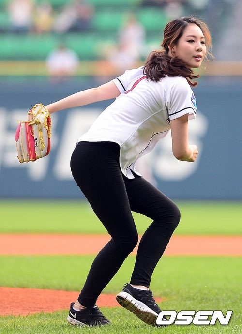 신수지(전체조선수/세마스포츠마케팅)
전 국가대표 리듬체조 선수 신수지(22)가 백일루션 시구를 선보여 화제를 모으고 있다.