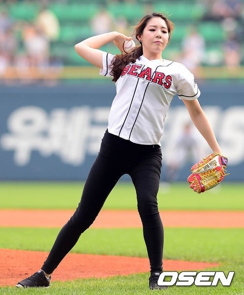 신수지(전체조선수/세마스포츠마케팅)
전 국가대표 리듬체조 선수 신수지(22)가 백일루션 시구를 선보여 화제를 모으고 있다.