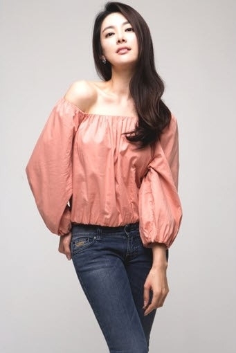 송서연(송지은/탤런트/영화배우)
탤런트 송서연이 유학파 출신 회사원과 파경을 맞은 소식이 전해졌다.
