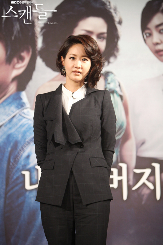 신은경(영화배우/탤런트)
배우 박상민(43)은 이제 막 불혹을 넘겼지만, 드라마 안에선 61세, ‘환갑’이 됐다. ‘절절한 부성애’의 상징이 된 배우 조재현도 59세다. 실제 나이는 48세. 배우 신은경도 마찬가지다. 이제 마흔이지만, 드라마 안에서는 57세까지 연기폭을 넓혔다.