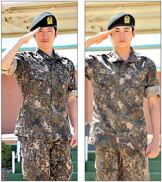 장혁(좌부터/정용준/영화배우/탤런트),박형식(가수/제국의아이들)
장혁〈사진 왼쪽〉은 너무 잘하고, 박형식〈오른쪽〉은 너무 귀엽다. MBC ‘일밤-진짜사나이’의 두 이병, 장혁과 박형식은 매력 덩어리다. 같은 날 입대한 신입이지만 서로 전혀 다른 캐릭터로 시청자를 즐겁게 해주고 있다.