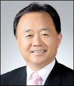 채장희(공무원/경상북도농업기술원원장)
경북도농업기술원 채장희(58) 원장이 수필과 비평 7월호에 ‘아버지의 체취’가 당선돼 수필가로 등단했다.