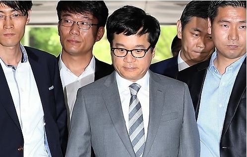 이재현(기업인/CJ그룹대표이사회장/CJ제일제당대표이사)
수천억원대 비자금을 운용하면서 횡령·배임·탈세를 저지른 혐의로 지난 1일 구속된 이재현 CJ그룹 회장은 말기신부전증과 ‘샤르코-마리-투스(CMT)’병, 고혈압 등을 앓고 있어 신장이식수술이 시급한 상황이라고 CJ그룹 측이 8일 밝혔다.