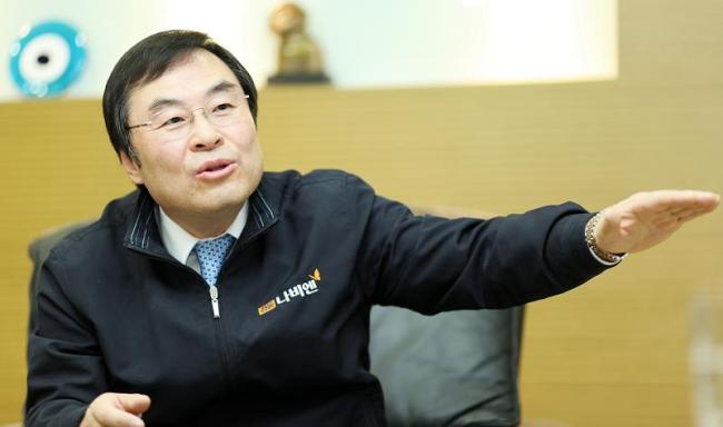 최재범(기업인/경동나비엔대표이사)
경동나비엔(대표 최재범)의 난방기기 수출 성과가 두드러지고 있다. 이 회사는 지난해 러시아 진출 19년만에 벽걸이 가스보일러 1위를 차지한데 이어 북미시장에서는 순간온수기 시장을 제패했다.