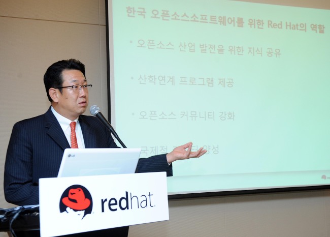 함재경(기업인)
함재경 한국레드햇 신임 지사장<사진>은 8일 서울 삼성동 인터콘티넨탈 코엑스에서 기자간담회를 열고 오픈소스 생태계 활성화를 위한 포부를 밝혔다.