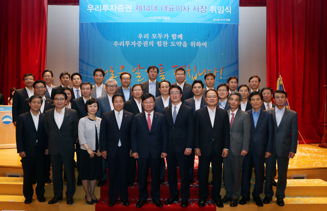 김원규(금융인/우리투자증권전무)
김원규 우리투자증권 신임 사장은 9일 기업의 가치를 극대화해 나갈 것이라고 밝혔다.
