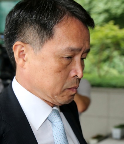 쿠라이타카시(TakashiKurai/주한일본총괄공사)
Takashi Kurai, a minister and deputy chief of the Japanese Embassy in Seoul, enters the Foreign Ministry on Tuesday. (Yonhap News)